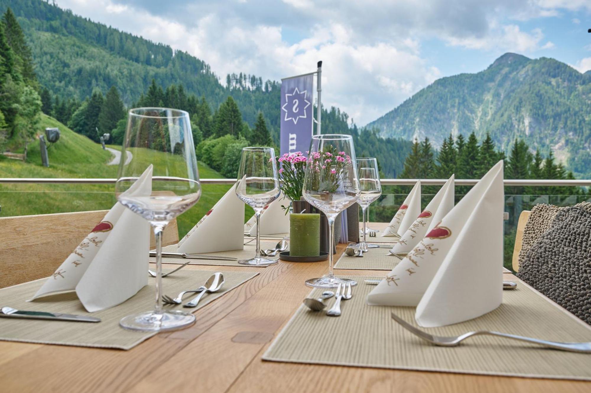 Alpendorf Hotel Stern ซังค์โยฮันน์อิมพองเกา ภายนอก รูปภาพ